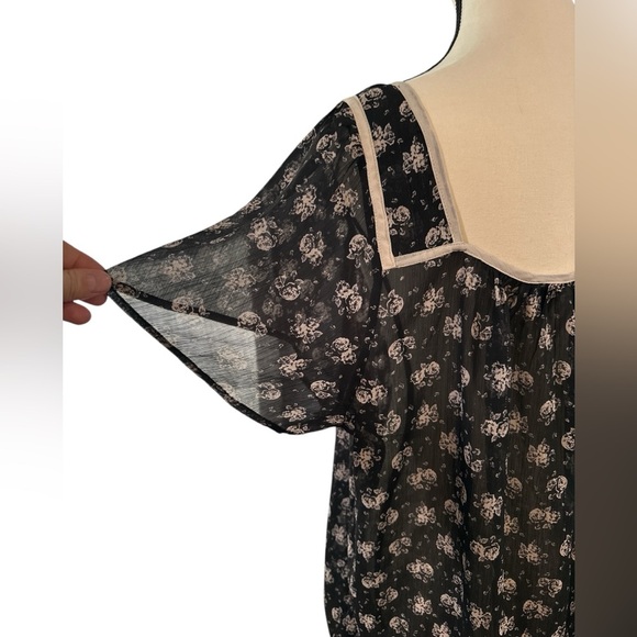 Torrid Elegant Black Floral Women's Top - Picture 6 of 8